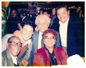 Mario Bauzá, Joey Pastrana, Tito Puente e Graciela. Foto di Joey Pastrana - ceduta a Herencia Latina