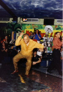 1996: Papito Jala Jala durante una sua esibizione al Meeting Latino di Roma. Prima tournèe di un gruppo portoricano in Italia