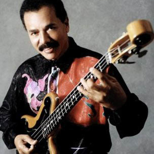 Bobby Valentin al bajo